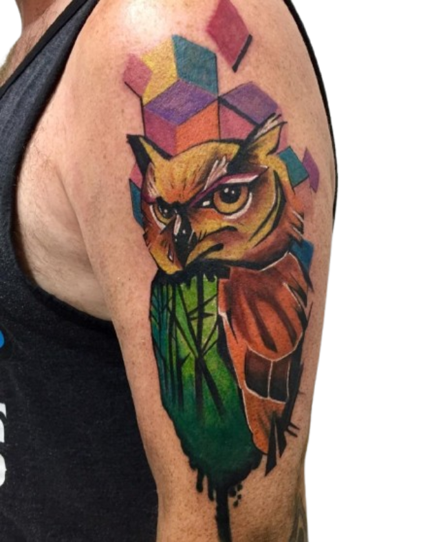 Búho colorido con elementos geométricos